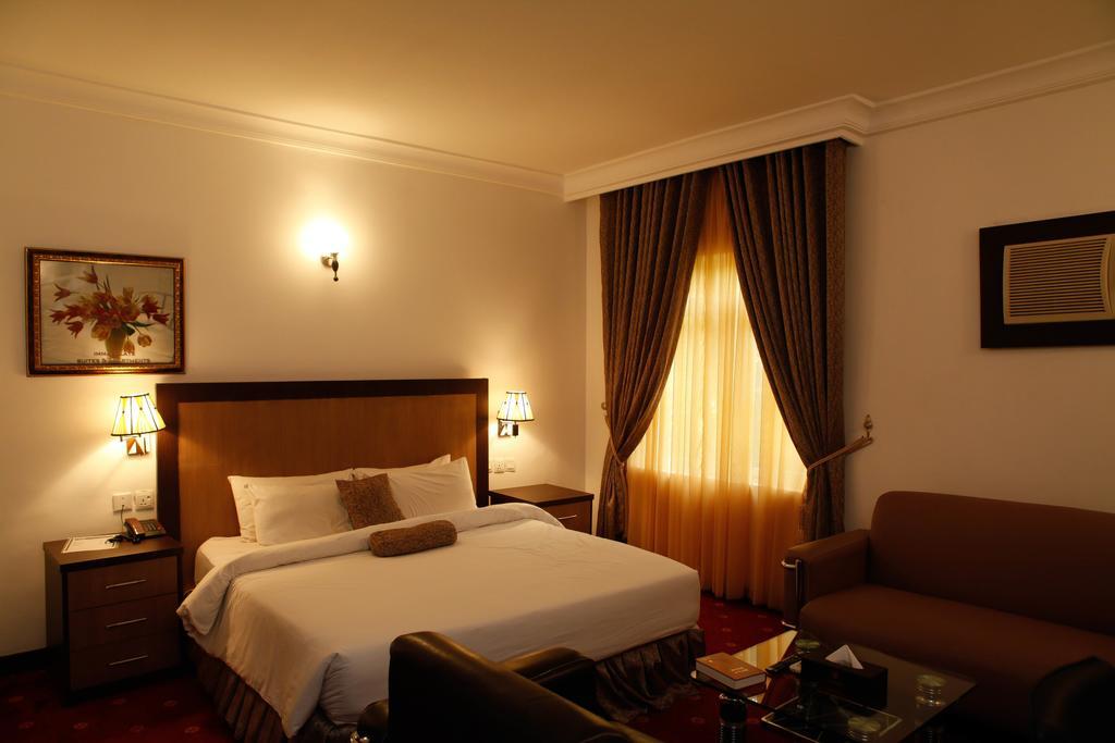 Immaculate Suites And Apartments Mobushipe Bilik gambar