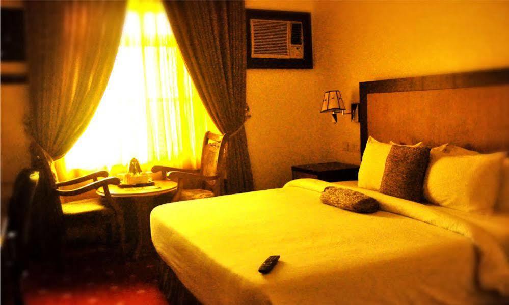 Immaculate Suites And Apartments Mobushipe Luaran gambar