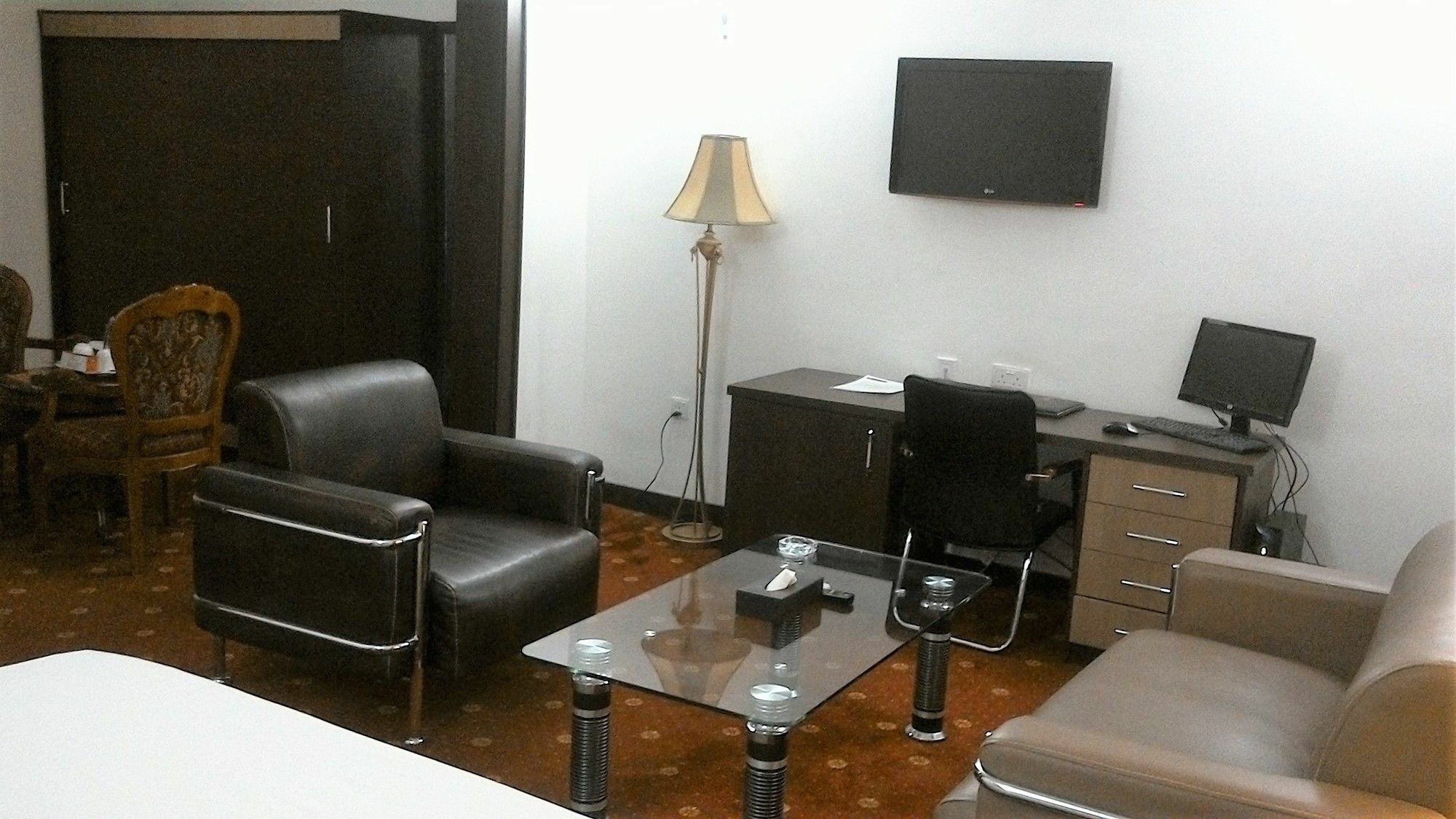 Immaculate Suites And Apartments Mobushipe Luaran gambar